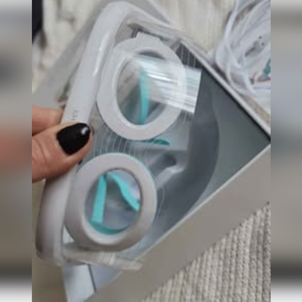New In Box 3-1 LED Light Therapy Eye Mask - Picture 6 of 9